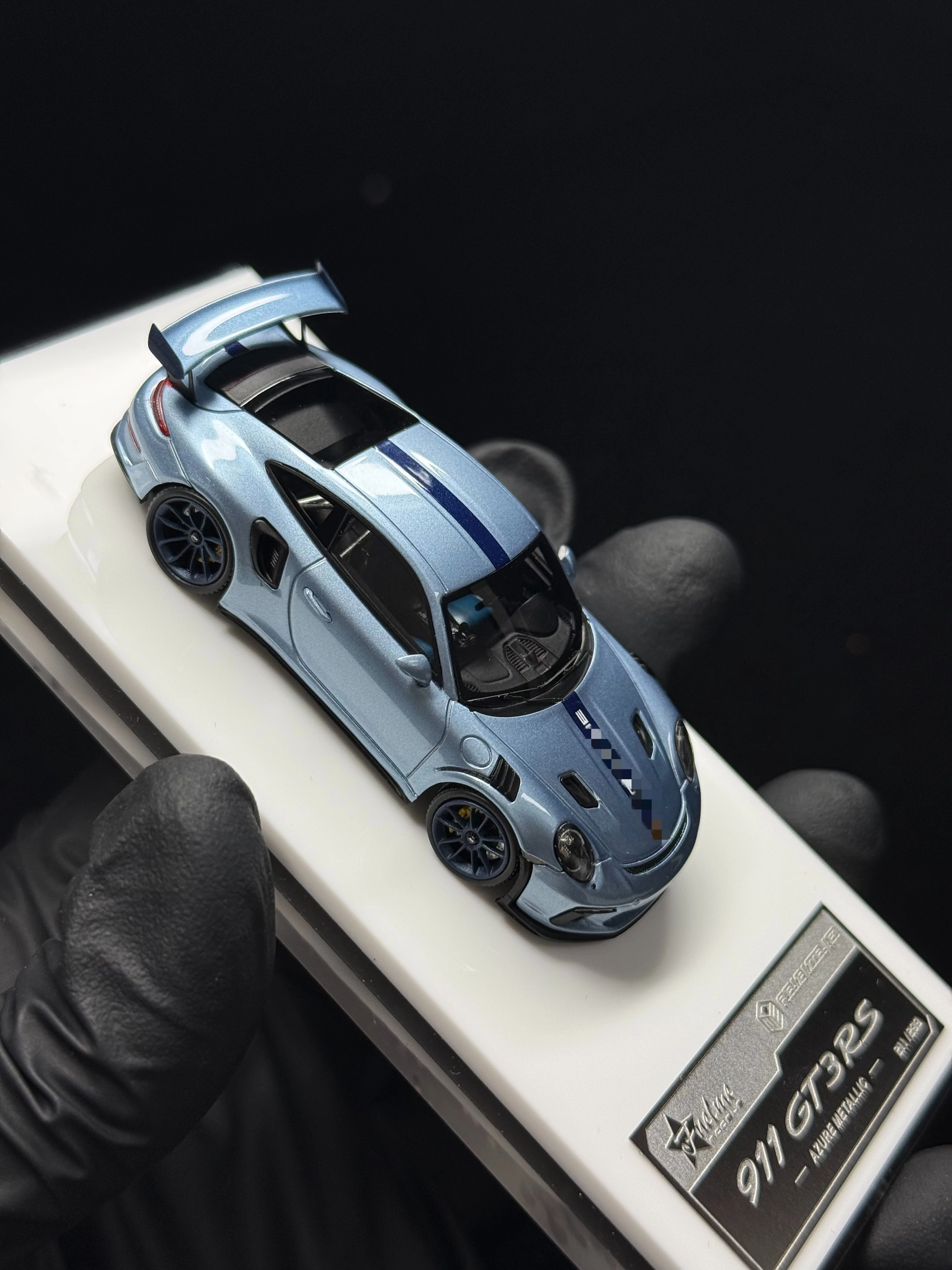 

Fuelme 1:64 GT3 RS 911.2 Ice Blue series new limited edition resin model decorated children's gifts