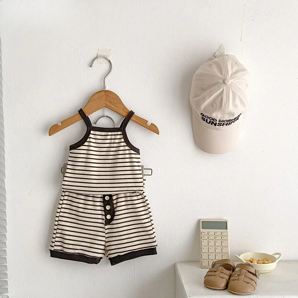 

Summer new baby clothes for 0-3 years old, baby girl suspender sleeveless suit Striped vest top + pants two-piece set