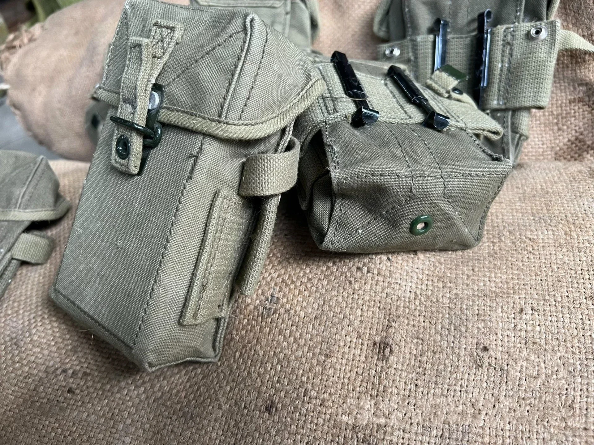 2024 زوج من فجأة ندوب حقيقية قابلة للجمع سنة حرب فيتنام WW2 الجيش الأمريكي قماش حزام الذخيرة الحقيبة 2 قطعة