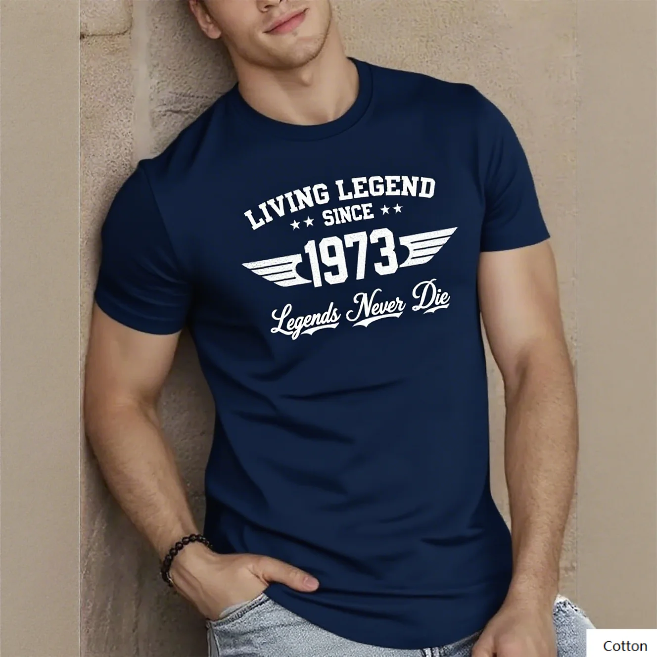 تي شيرت قطني من Living Legend منذ عام 1973 يحتفل على روح خالدة مع هذا المحملة يتميز بنص جريء وتصميم مجنح '1973' #2