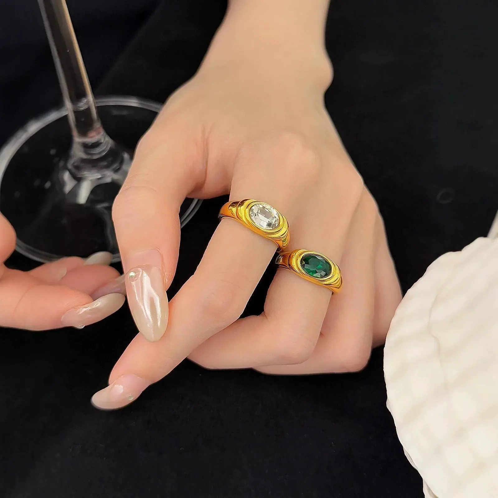 Neue Wasserdichte Zirkonia Ring für Frauen Vintage Gold Farbe Zirkonium Inlay Stein Ringe Mode Frauen Weibliche Schmuck Geschenke