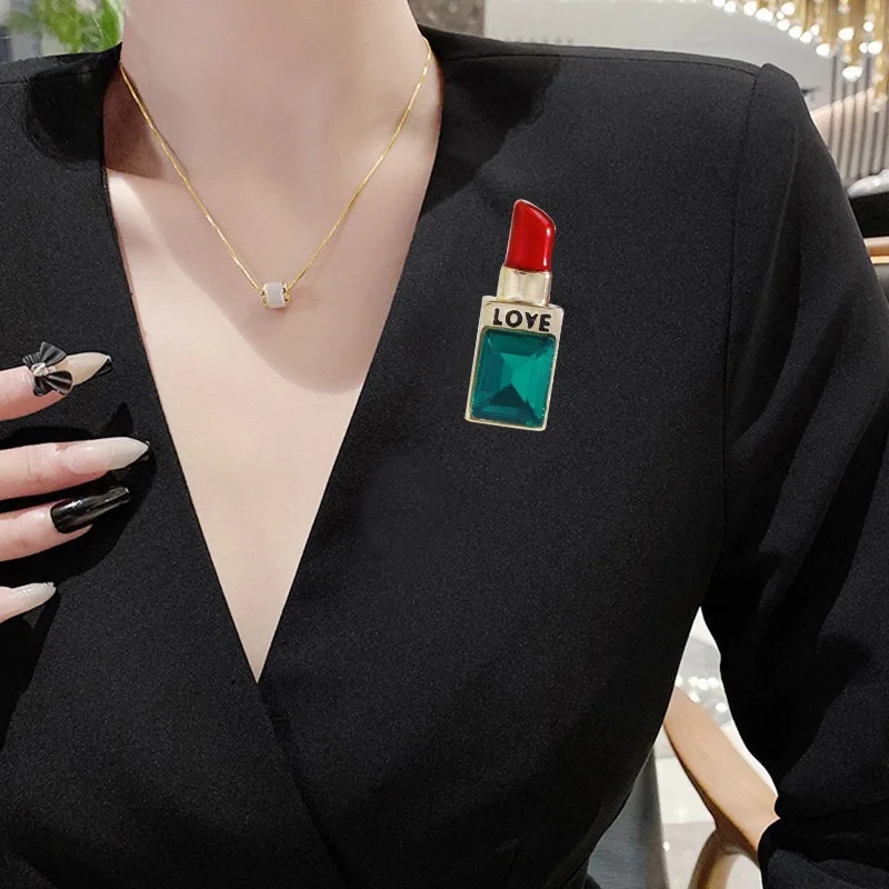 2026 New Rhinestone Lipstick Brooch Exquisite Alloy Fashion Lapel Pin Dress Garment Decoration Accessory