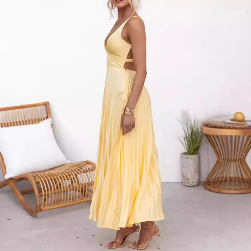 

2024 New Folding Satin Strap Elegant And Sexy Banquet Dress