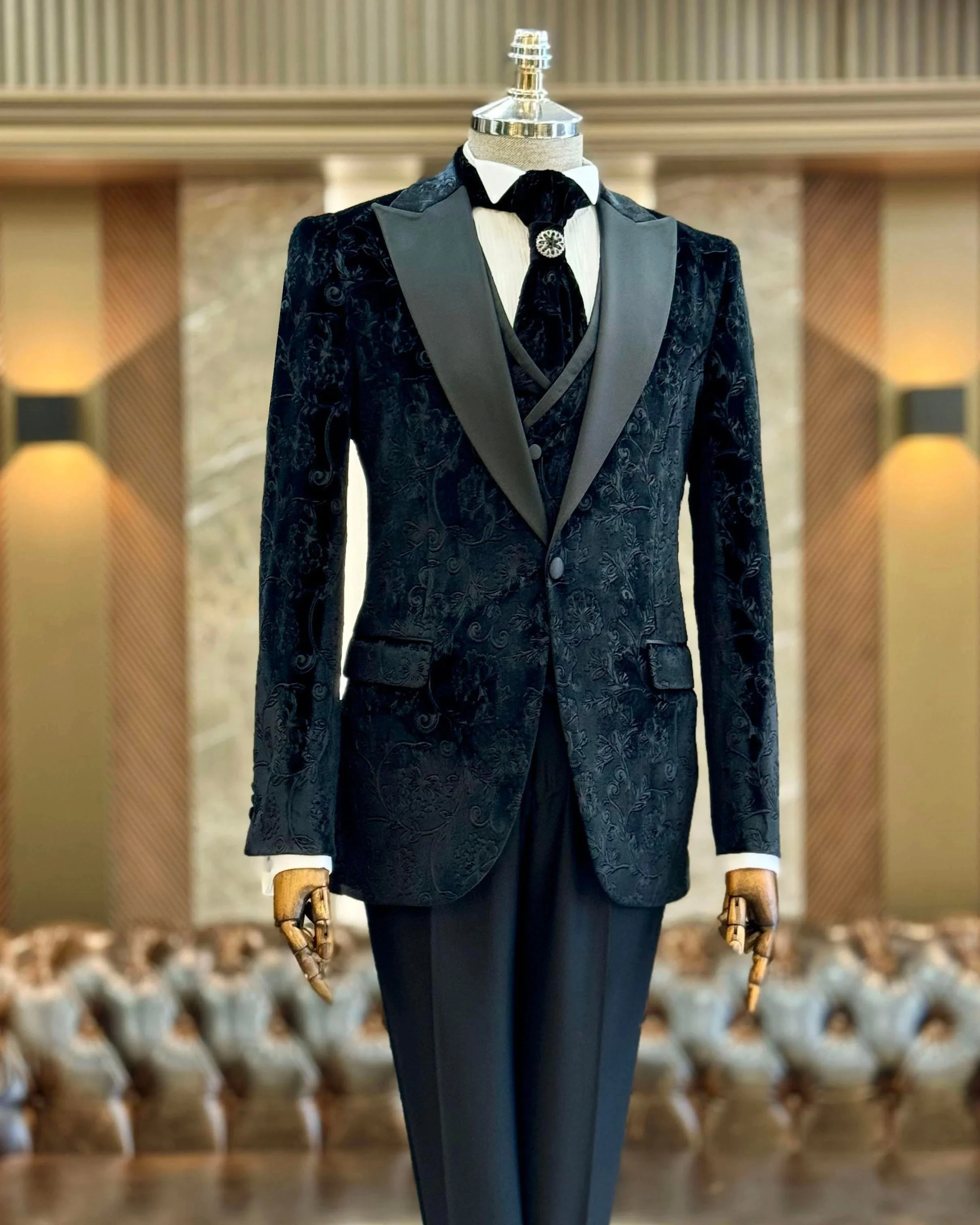 

Stylish Wedding Suits for Man 3 Pcs Blazer Pants Vest Jacquard Velvet Fabric One Button Peaked Formal Outfits Customized