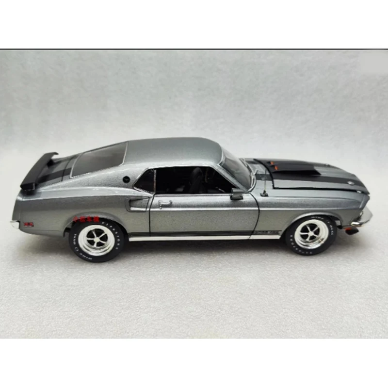 Original Diecast 1/18 Scale 1969 Ford Mustang Boss 429 Simulation Vintage Classic Nostalgic Car Model Boy Souvenir Toy