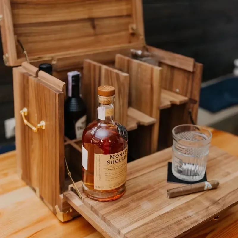 Country Style Wood Whiskey Mini Bar Cabinet Personalized Wall Mounted Wine Storage Display Shelf Gift Box for Home Decor