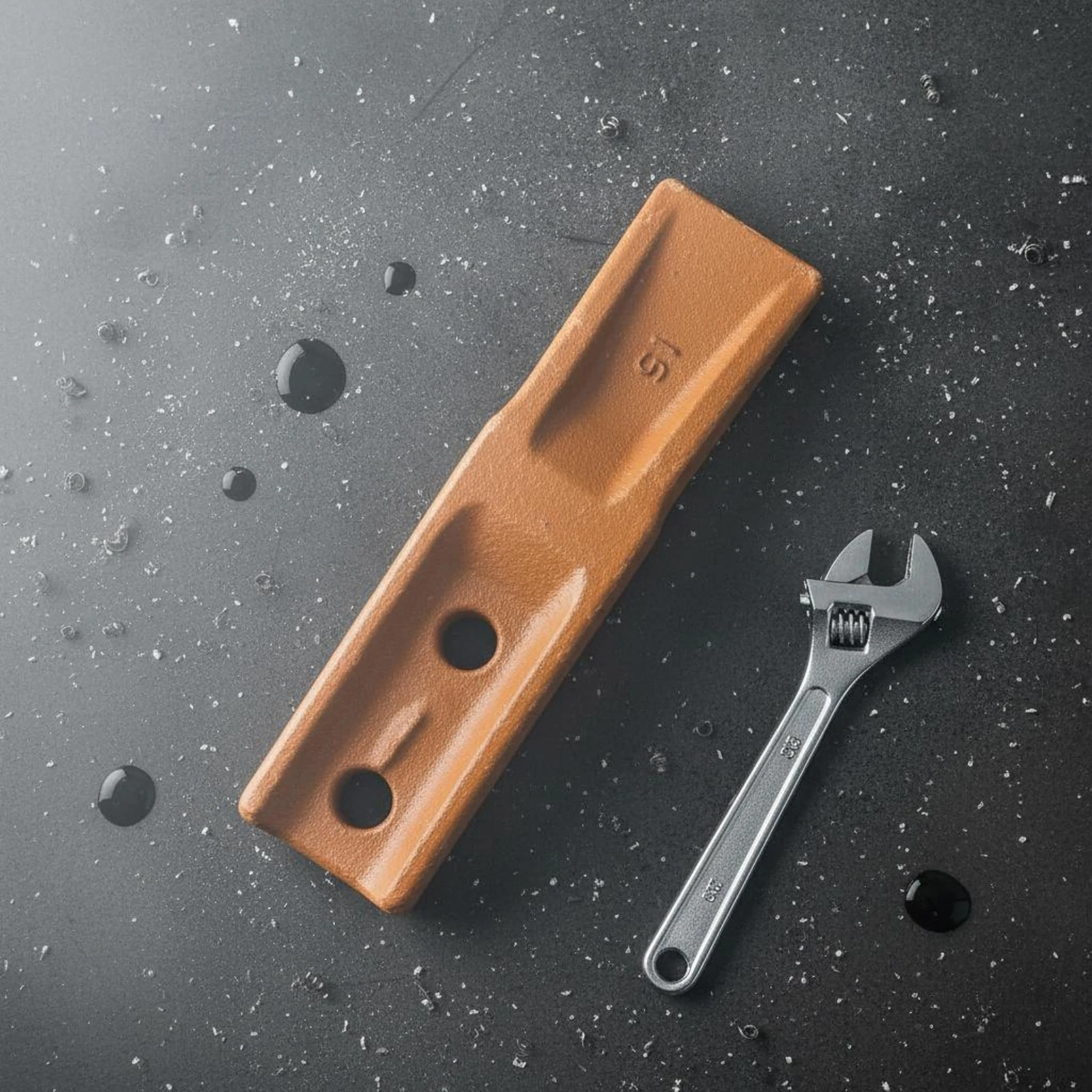 Mini Excavator Digging Attachment Tooth Wear-Resistant Screw Hole Digging Attachment Tooth Heavy Equipment Parts Long-Lasting