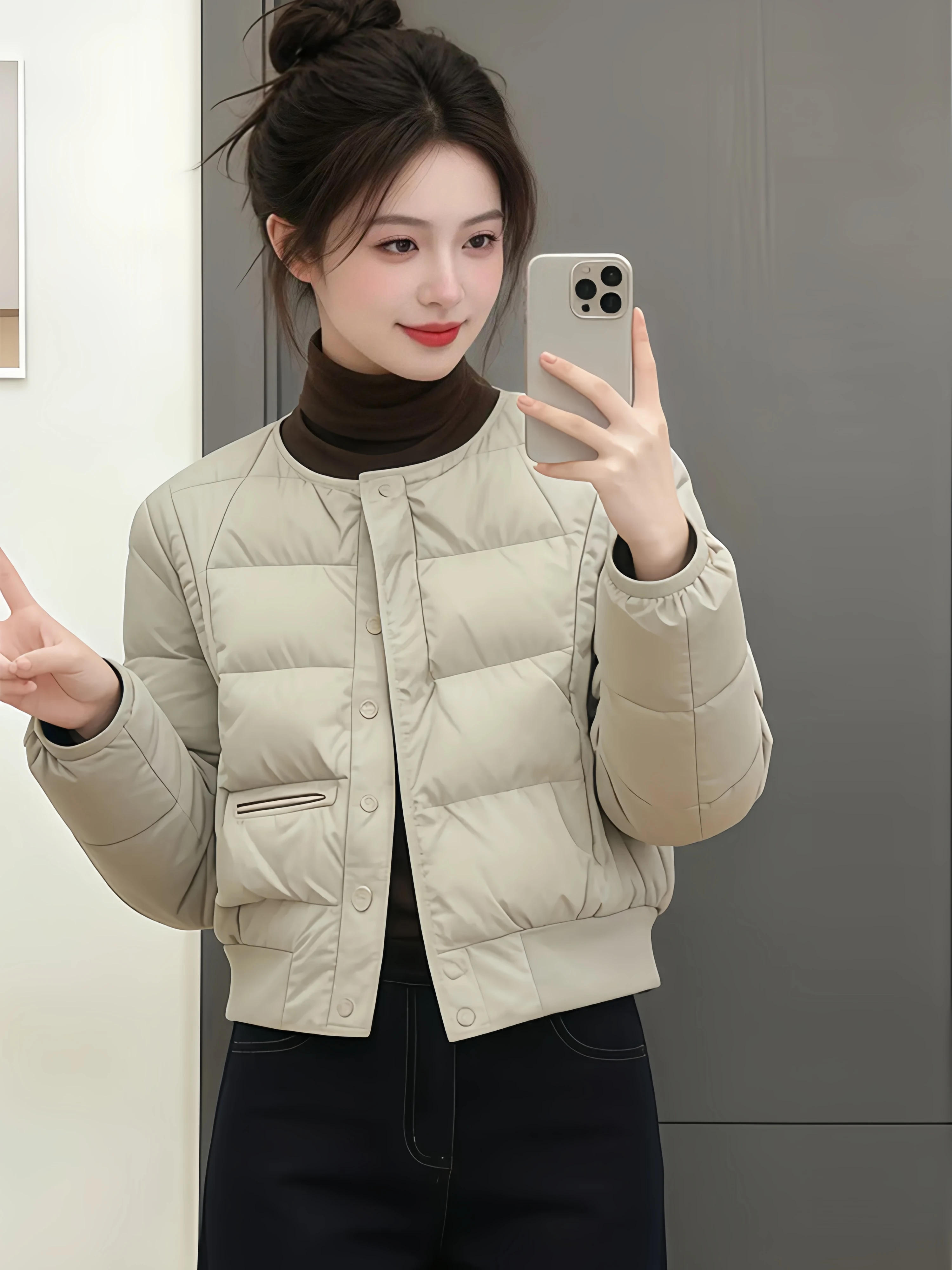 

European Style Lightweight Fashionable Short down Cotton Jacket Women's Winter New round Neck Warm Thick Outerwear Coat