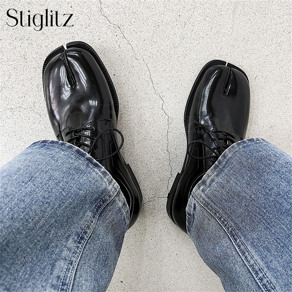 

Designer Style Split Toe Lace-Up Shoes Classic Style Tabi Shoes Comfortable Lace-Up Men Shoes Black Patent Leather Shoes for Men