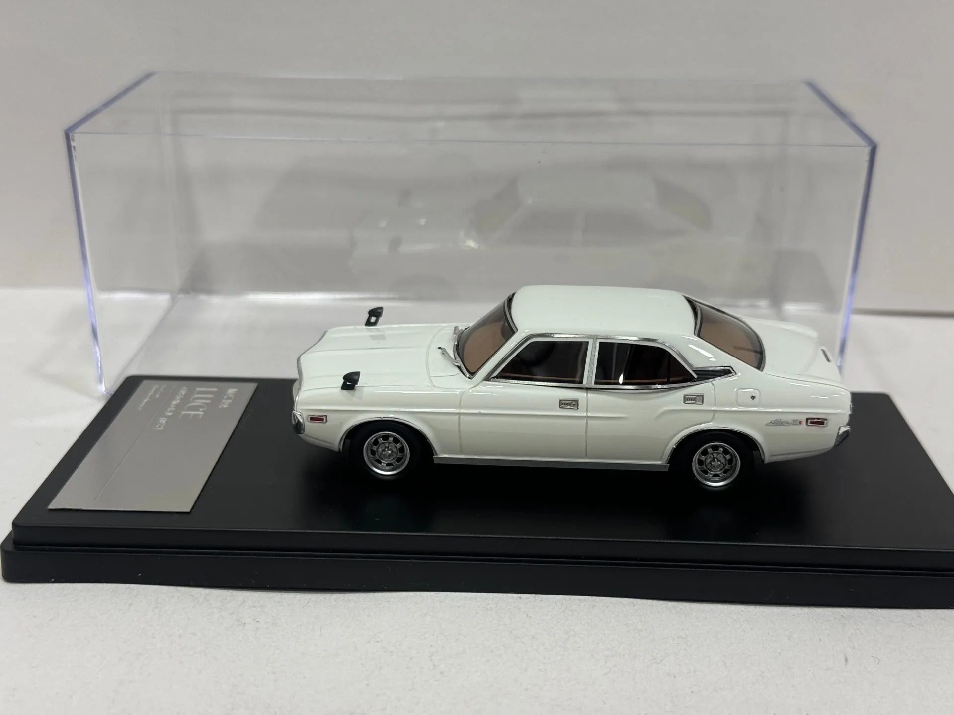 Broken Window Diecast Hi Story 1/43 Scale Mazida Luce Resin Car Model Collectible Toy Gift Souvenir Display Ornament