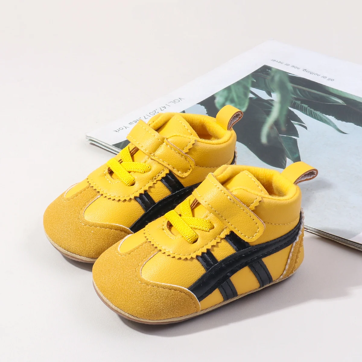 أحذية أطفال أحذية رياضية عالية الجودة PU متعددة الخيارات أحذية رياضية للربيع والخريف للبنين والبنات تصميم الأزياء