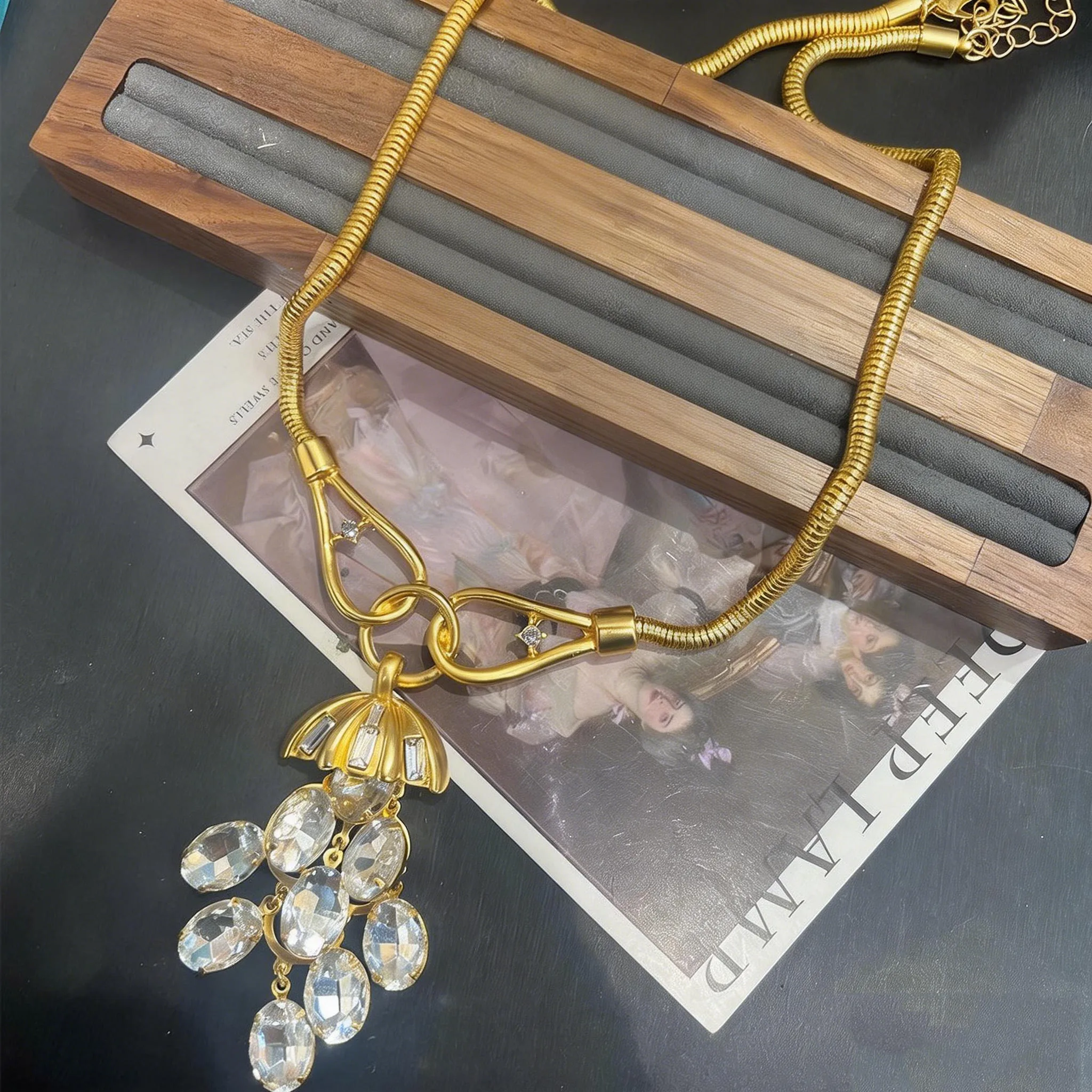 Vintage Teardrop Necklace Court-Style Heavywork Tassel Pendant Niche Jewelry Accessory Banquets Birthday Gifts for Women Friends