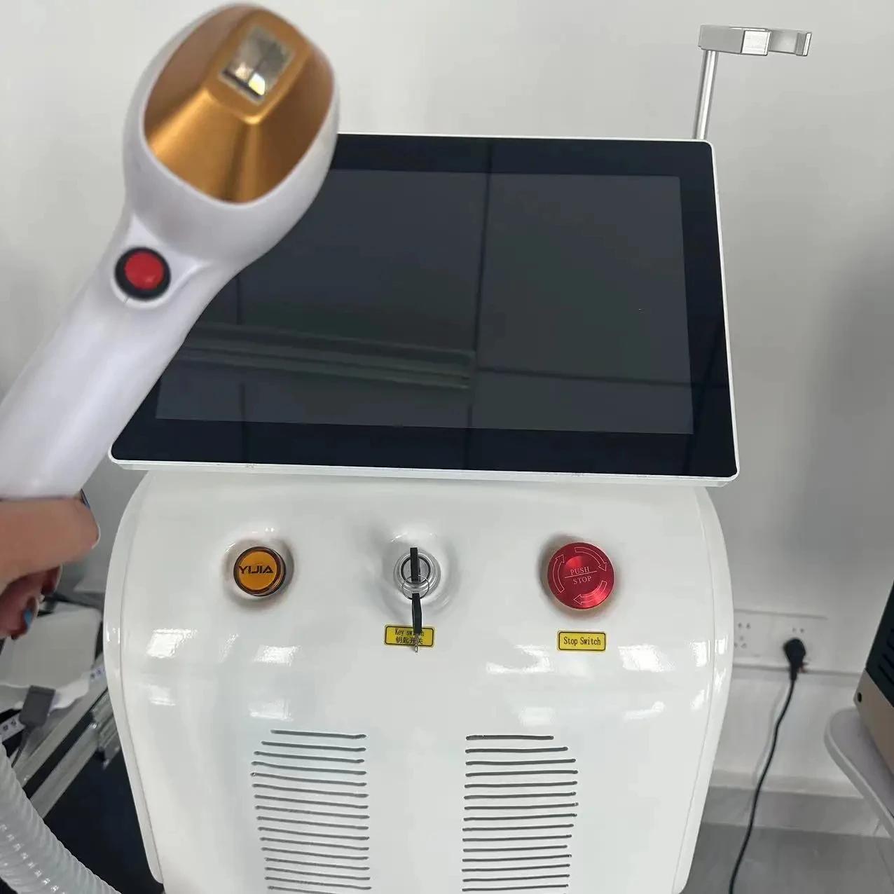 Professional Laser Hair Removal Machine Alexander Diode 3 Wavelength 808nm 755 1064 Ice Titanium Laser Hair Removal Devic 3500W