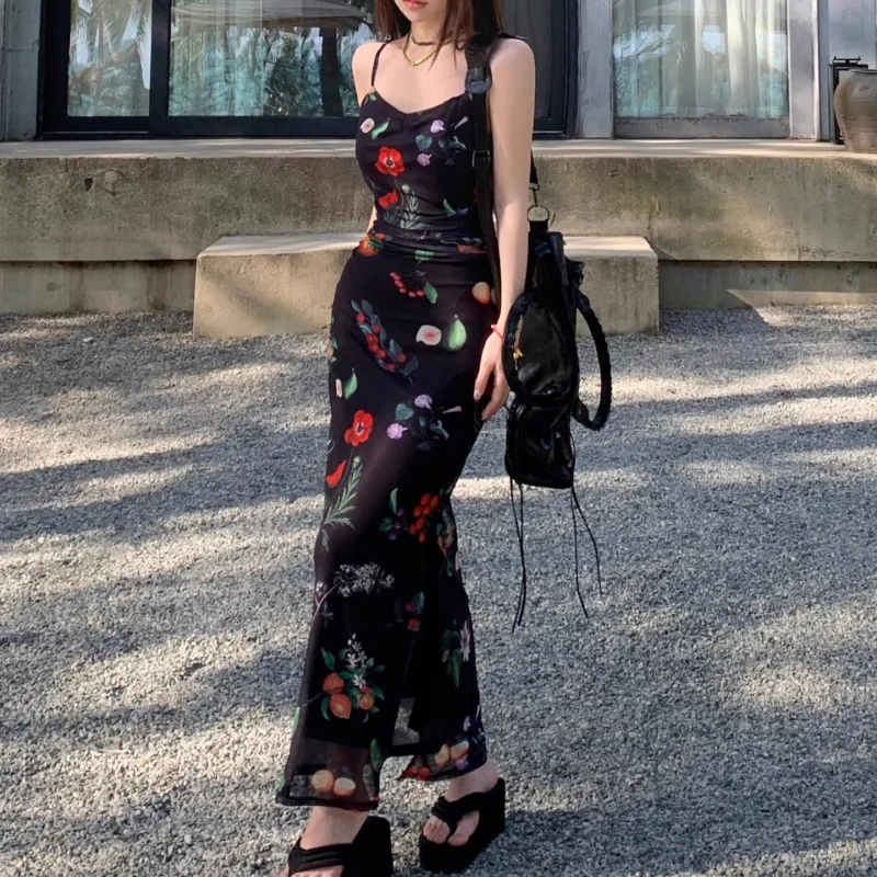 

2024New summer French vintage stunning floral camisole dress for women, slim-fit and figure-flattering long dress