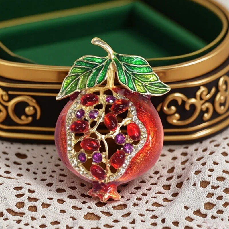 Baroque Luxury Beautiful Pomegranate Fruit Openwork Design Men's and Women's Brooch Pin，Jewelry and Accessories Party Gifts