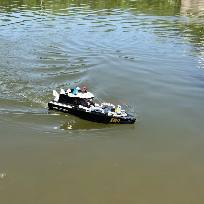 Novedad de verano, barco de bloques de construcción DIY con Control remoto RC, barco de Control remoto con detección de agua recargable, regalos, Juguetes
