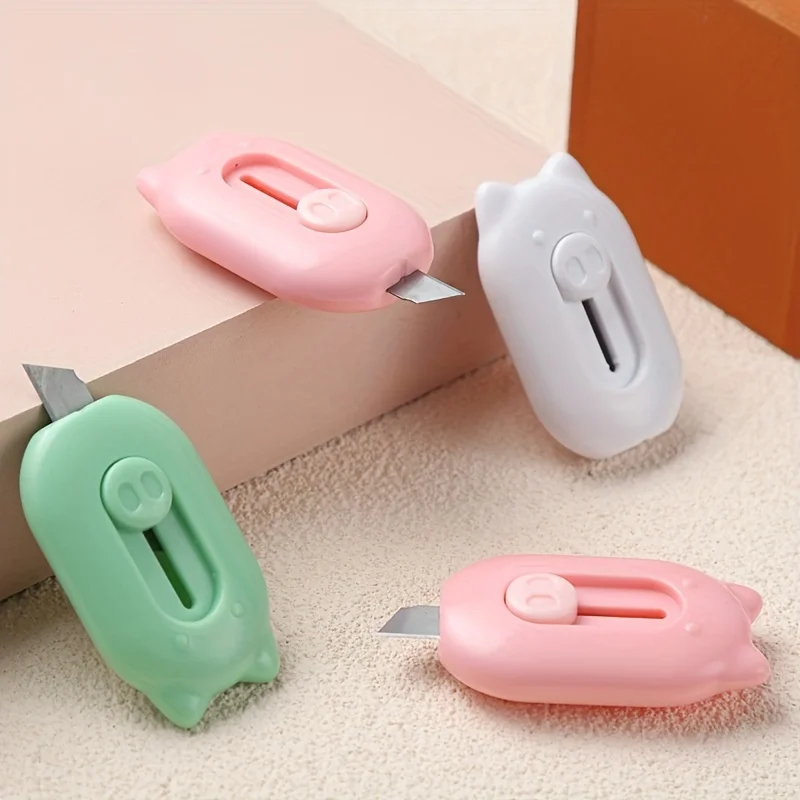 Pig art knife, express box opener, letter opening and sealing knife, office paper cutting knife, compact and portable