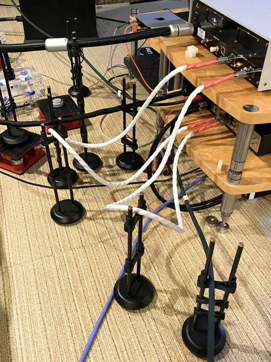 HiFi Audio Organizer kabli z włókna węglowego Stojak podnośnikowy Taca na przewody głośnikowe Przewody zasilające Kable sygnałowe System tłumienia drgań — zdjęcie produktu 6