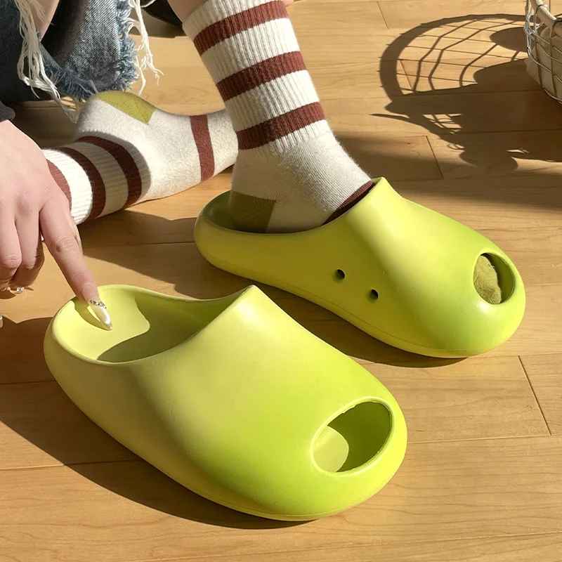 Neue 2026 Damen Badeschlappen für Innenbereiche – Süße Cartoon-Kuh-Sommerschuhe aus weichem EVA mit Anti-Rutsch-Sohle für Zuhause, Dusche und Strand – Detail 13