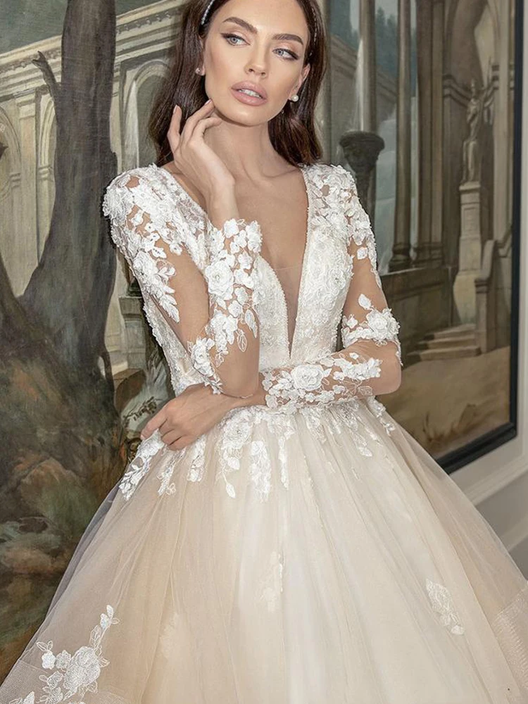 Eleganti abiti da sposa Champagne con scollo A V una linea abiti da sposa A maniche lunghe Appliques in pizzo di Tulle Vestido De Novia