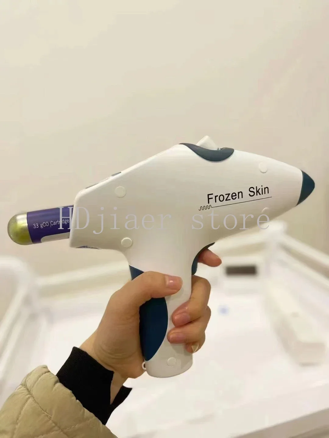 

The ultimate ice and snow experience! The "quick-freeze" smooth sliding of Frozen Ski