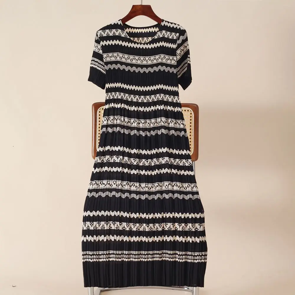 

New Mom Short Sleeve Silk Pleated Dress Skinny Loose Summer Stripes Fashion Temperament Long Skirt