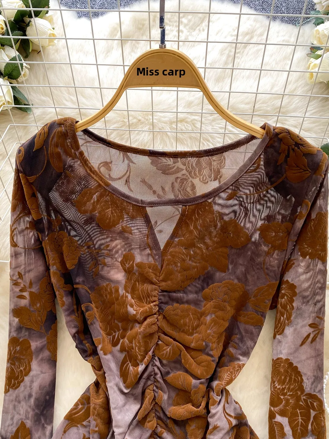 

Slimming Effect Hollow out Long Sve Floing Me irt Women's Autumn Design Sense Small ence Body a irt