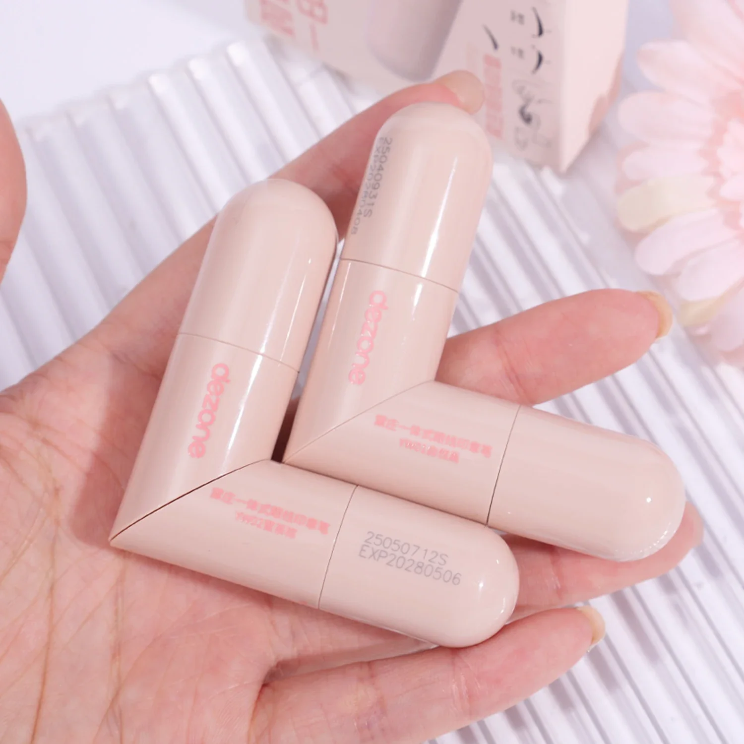 Hartvormige dubbele kop eyeliner stempelpen Langdurige waterdichte niet-vlekkende bruinzwarte eyeliner voor dikke make-up cosmetica