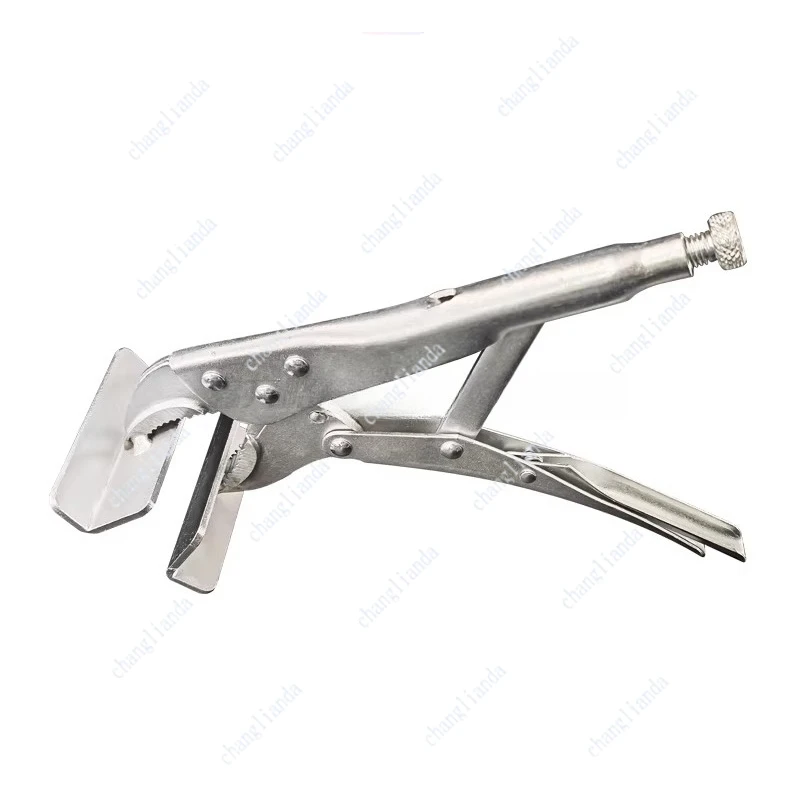 

Энергично вытягивает тканевые плоскогубцы, художественный масляный холст, световой короб, плоскогубцы с широким горлышком.