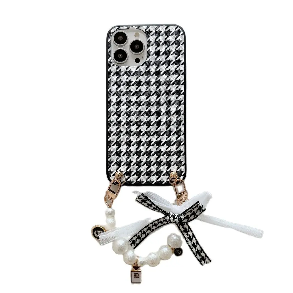 Luxury Korean Houndstooth Pearl Bracelet Chain Phone Case For iPhone 15 11 12 13 14 Pro X XR XS Max 7 8 Plus Protective Cover