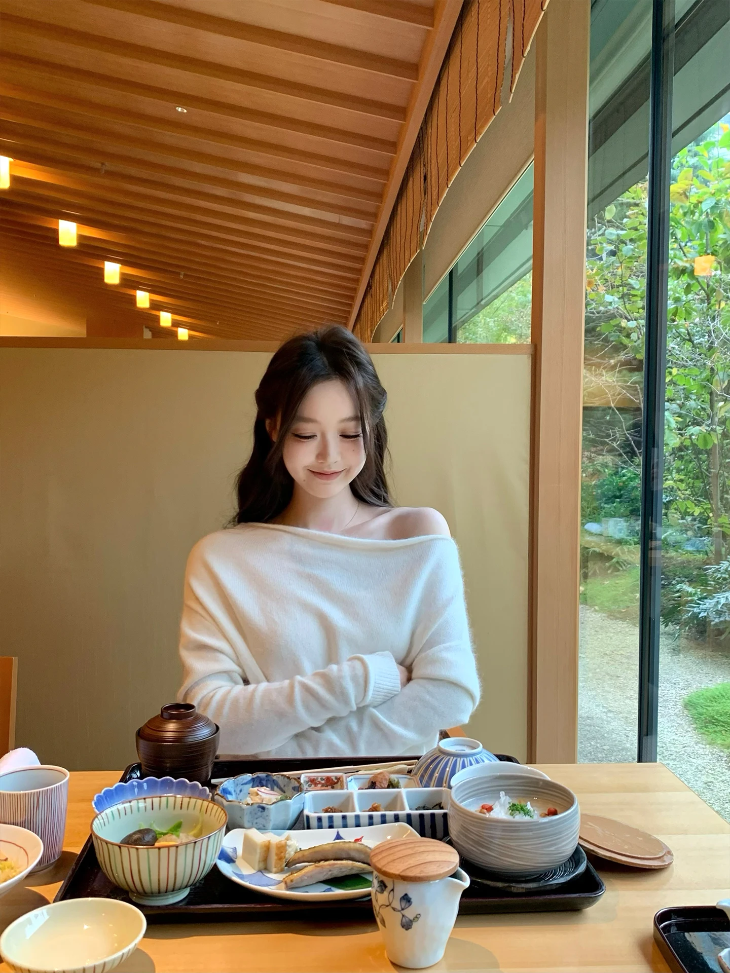 

Белый вельветовый вязаный свитер с одним открытым плечом, мягкий, теплый, женский, модный, Cleanfit, с длинными рукавами, трикотажная одежда