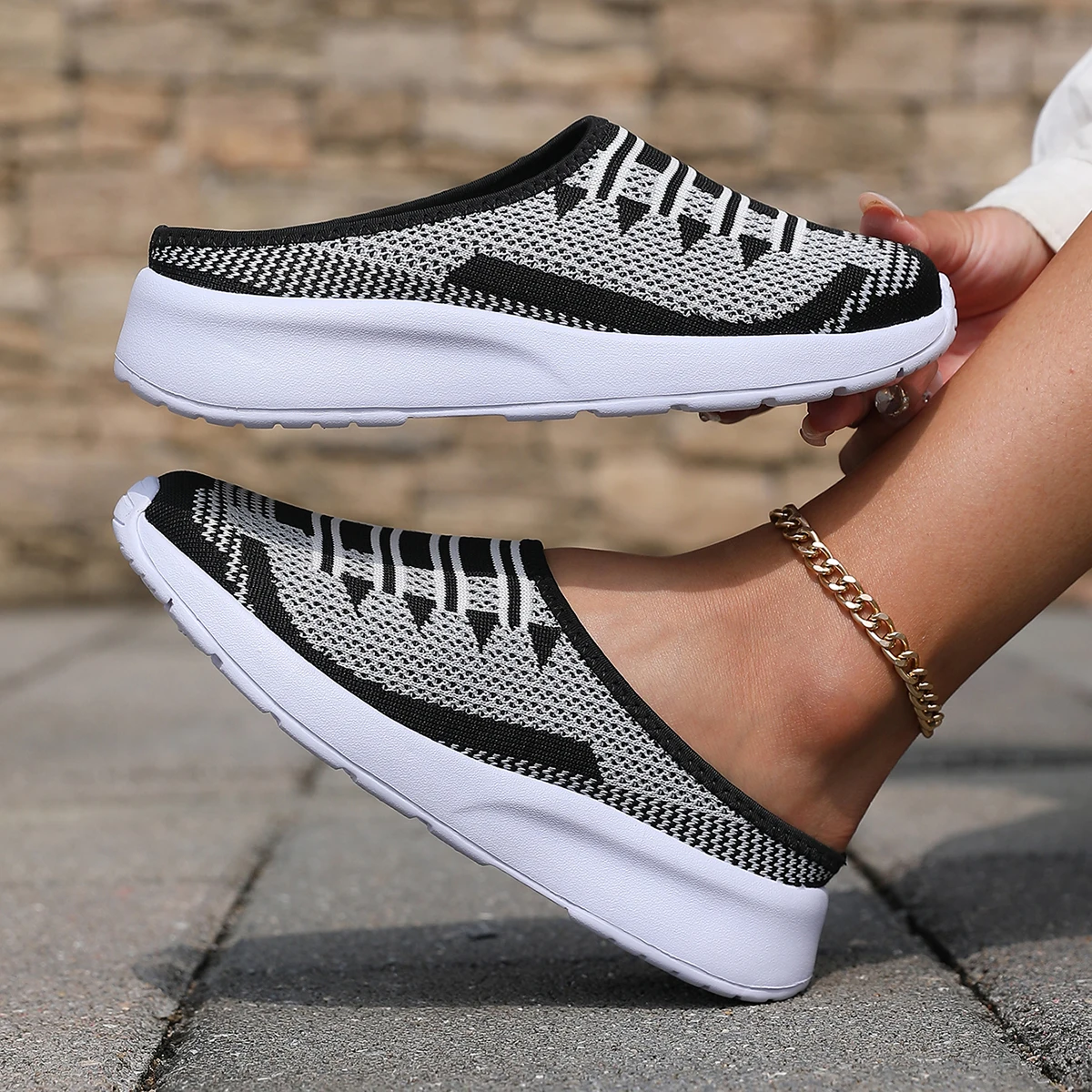 Baotou half-slippers, comfortable, breathable, wide and plump foot cooling slippers in summer, worn with thumb valgus elderly sh