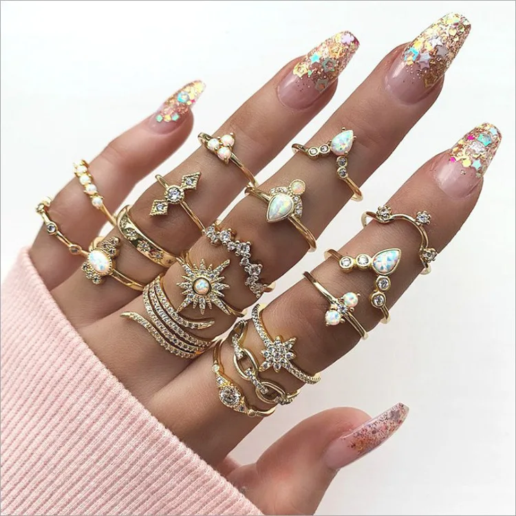 

New Bohemian Style Diamond Embedded Ring Set 17-Piece Set Fashionable Jewelry Accessories Alloy Embedded Artificial Gems...