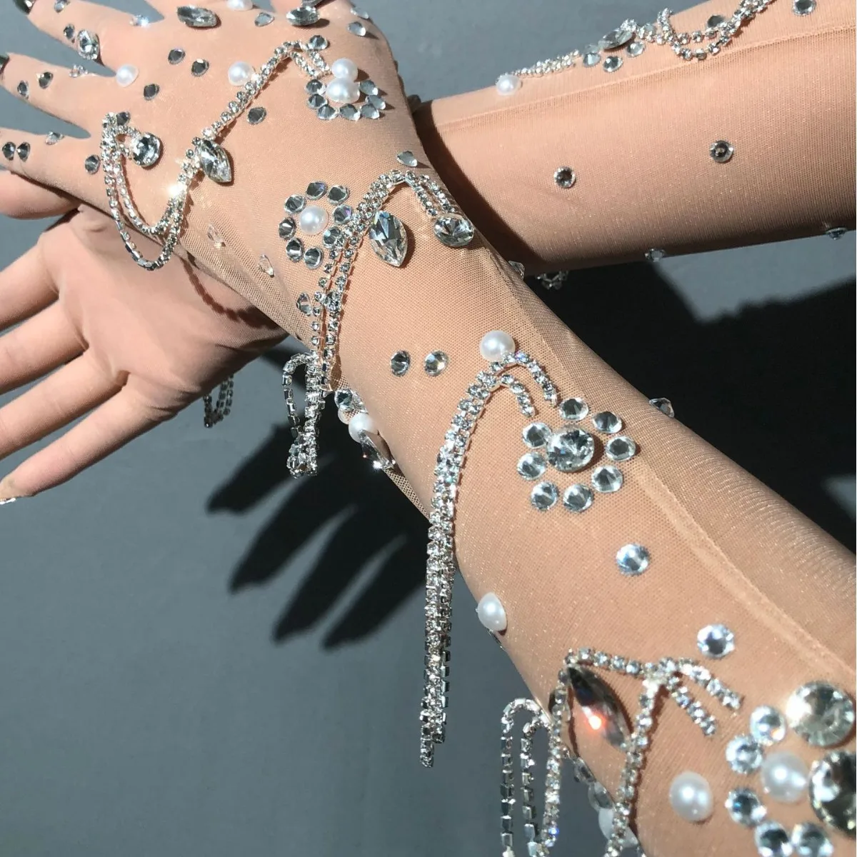 Luxurious Stretch Long Gloves Stage Dance Performance Arm Sleeves Female Flash Drilling Rhinestone Full Finger Gloves Crystal DJ