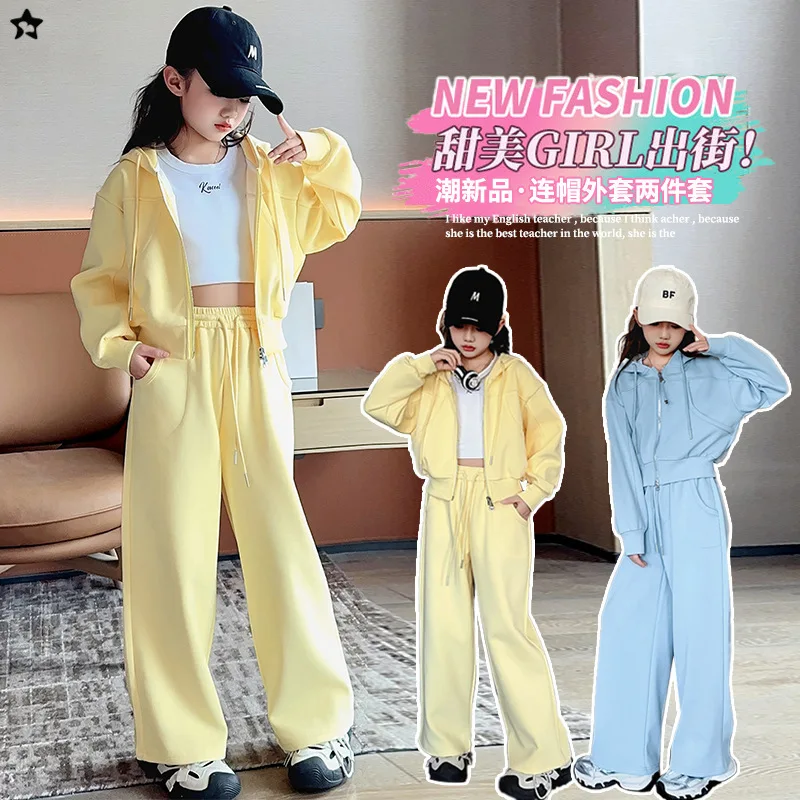 

Весенне-осенний комплект с капюшоном для девочек. Комплект из двух предметов с капюшоном и широкими брюками. Подходит для подростков 7-14 лет.