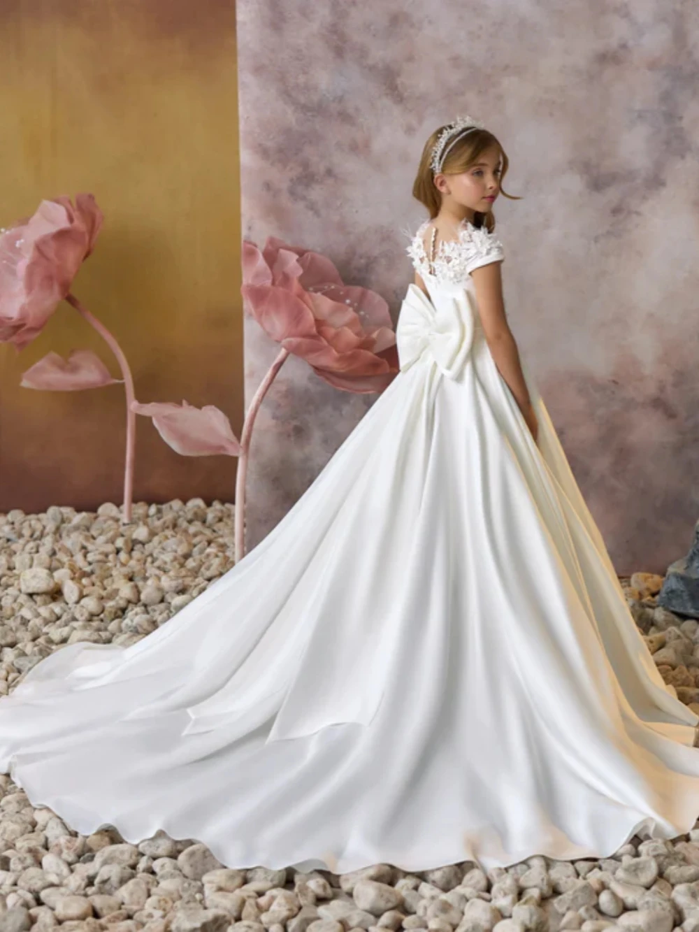 Luuxrious 3D Flower Feathers A-line Long Girls Dresses For Wedding Elegant Bow Satin Kids Princess Gown Birthday Party Wear view 4