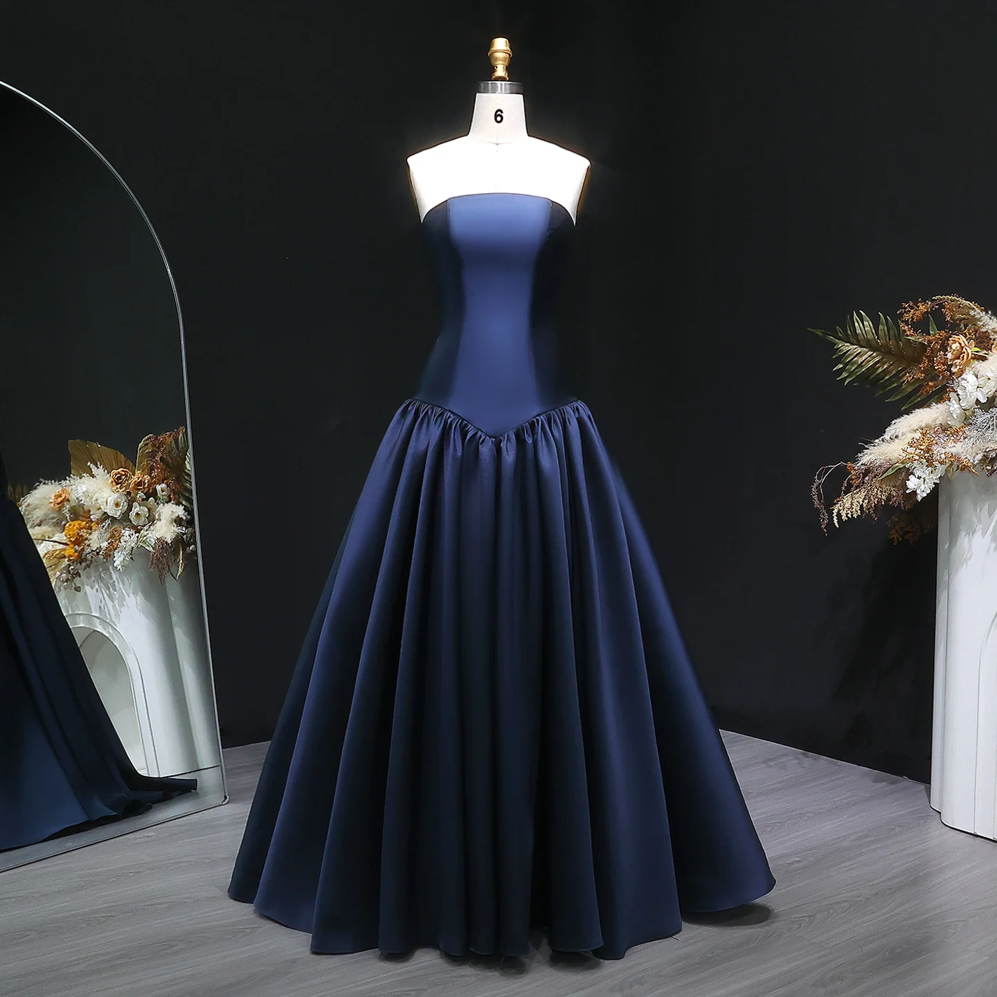 Sharon Said Marineblaues Satin-Abendkleid, trägerlos, tailliert, mit Korsett, geraffter Taille, voluminöses A-Linien-Formal-Partykleid SF480 Custo – Detail 8