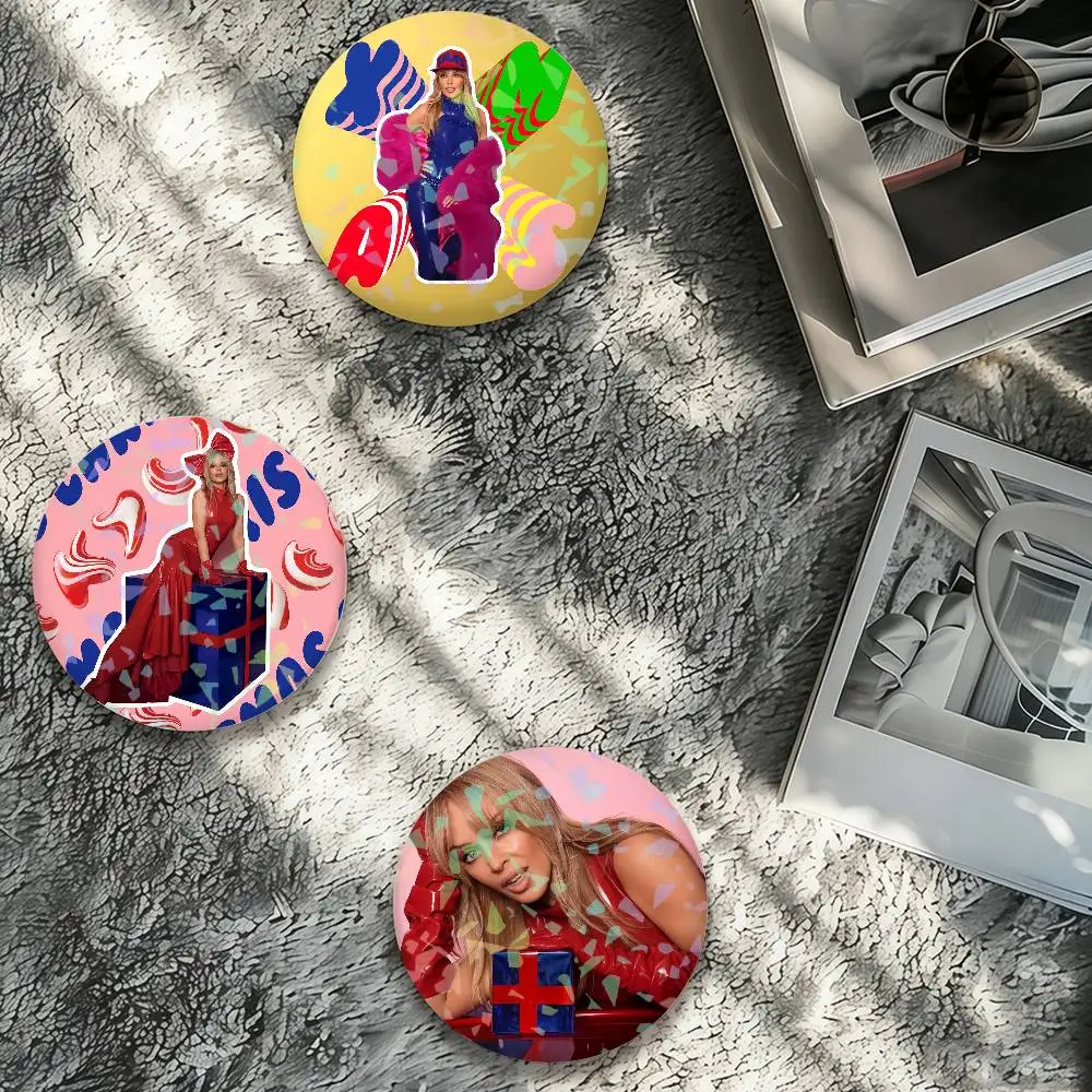 Singer K-Kylie Minogue K-Kylie insignia láser navideña broche de alfileres creativos para bolsa ropa sombrero decoración regalos Fans coleccionar