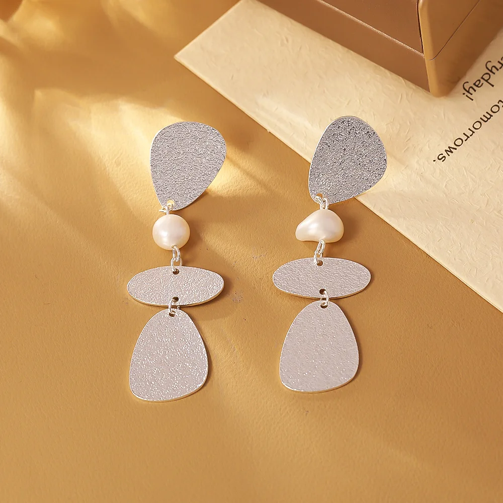 

Metal style irregular texture earrings light luxury high-end long pearl earrings women's cold style fashionable earrings
