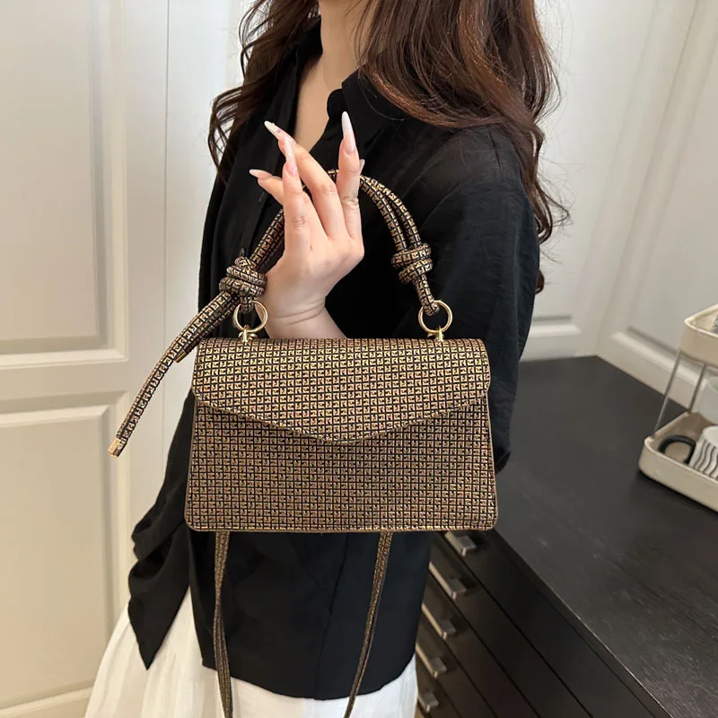 

Premium Temperament Women's Bag 2025 New Trend Fashion Portable Versatile Shoulder Messenger Small Square Bag