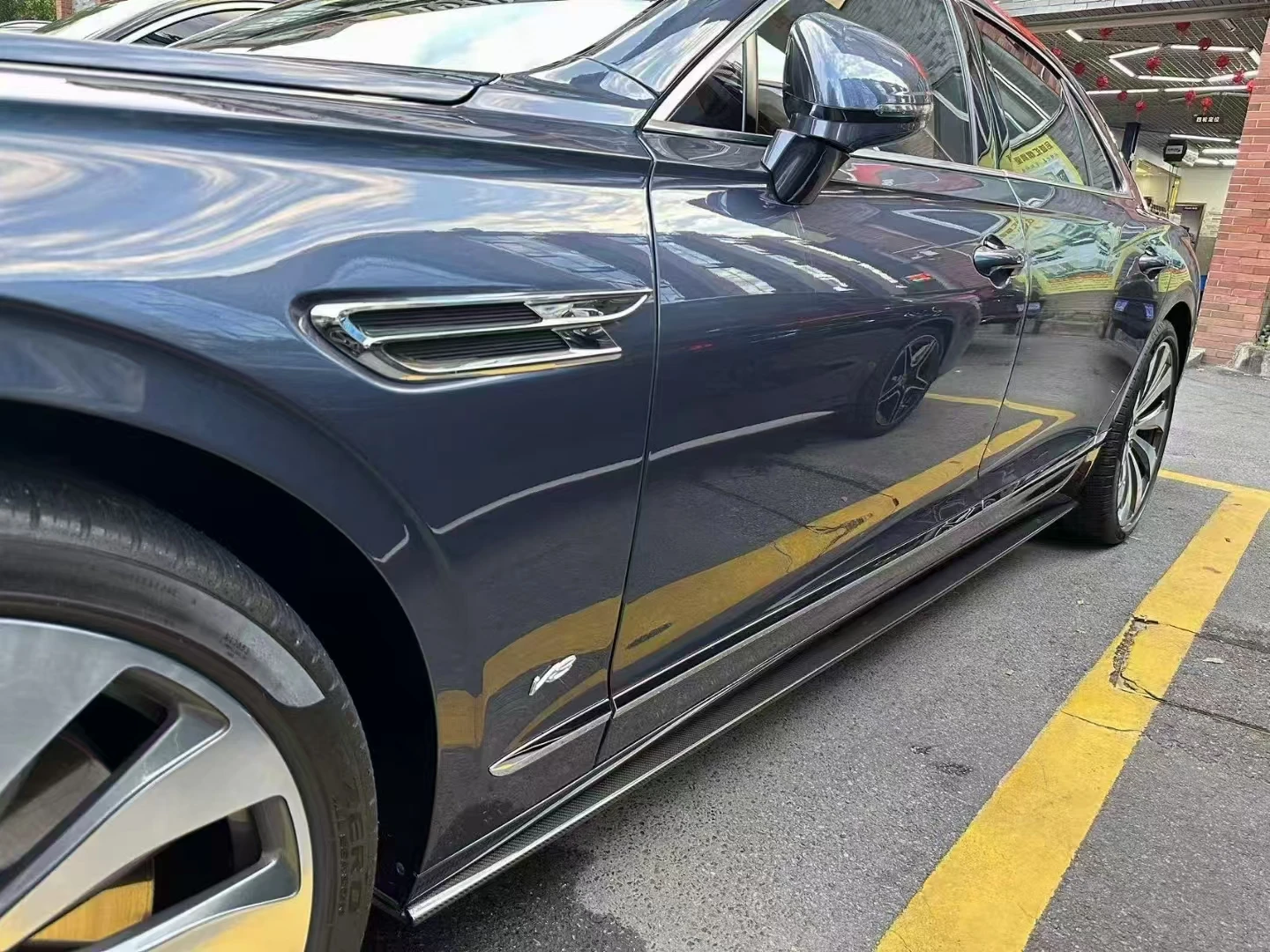 Picture 6: Carbon Fiber Body Kit for Flying Spur Front Bumper Lip Rear Diffuser Spoiler Side Skirts