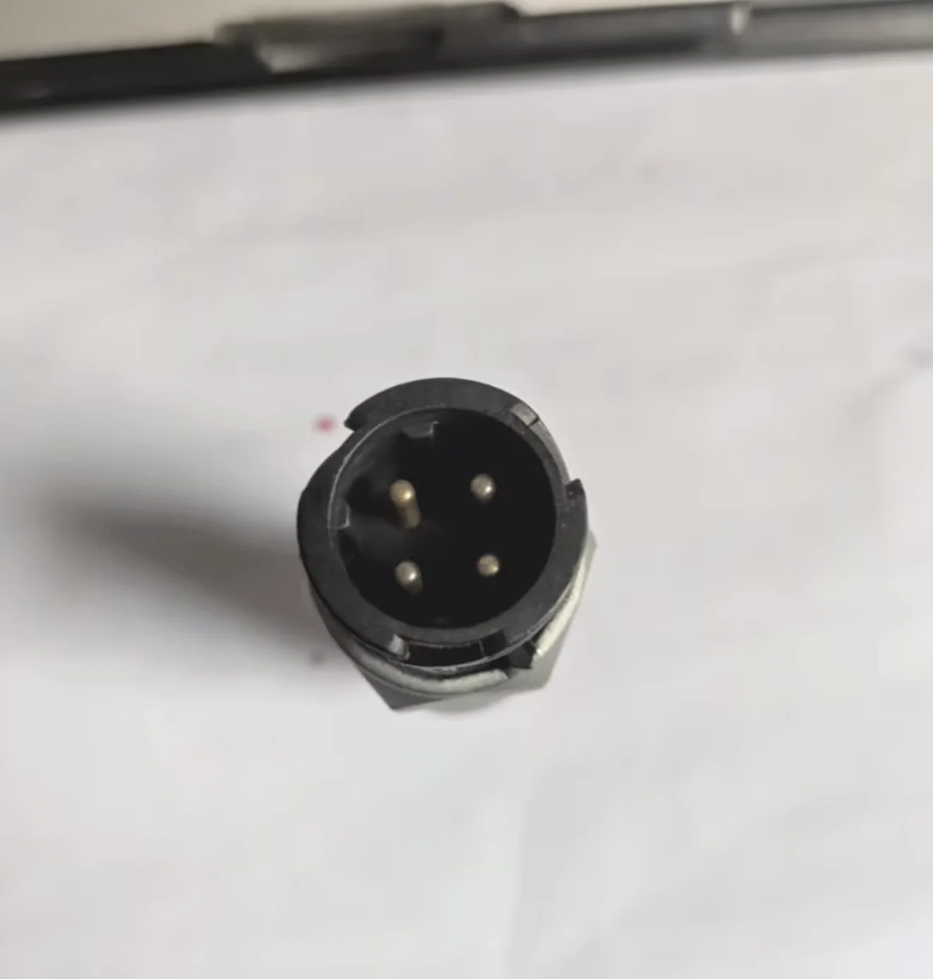 10Pcs Odometer Speed Sensor For Volvo 4 plug OE No.:20583477,20410321,20498094,20514417,20720686