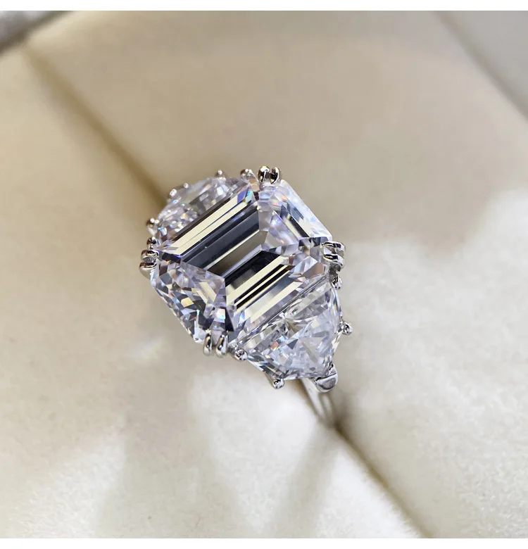Trendy Vintage Style S925 Sterling Silver Ring for Women Featuring 5 Carat Emerald Diamond Personality Fashion Daily Accessory