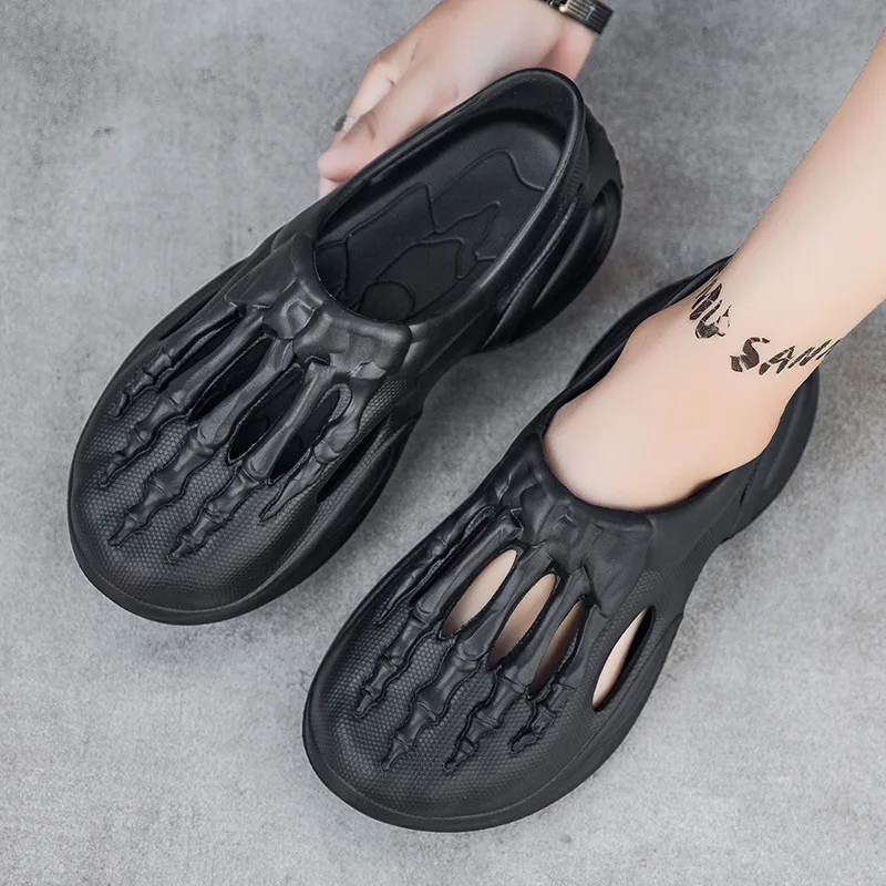 2024 Summer New Skull Claw Hole Shoes Slack Sandals For Men's Leisure Sports Hollow Sandals Beach Shoes Men Shoes Home Slippers