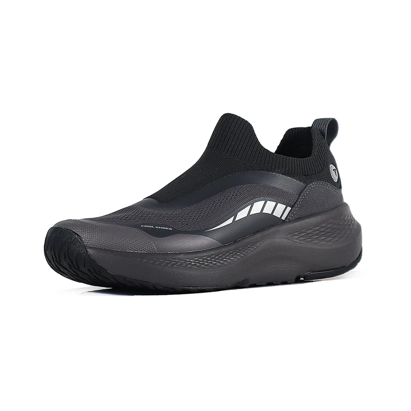 

Новые кроссовки в стиле ретро сочетают в себе винтажные модные элементы и универсальные актуальные тренды, идеально подходят для повседневной носки.