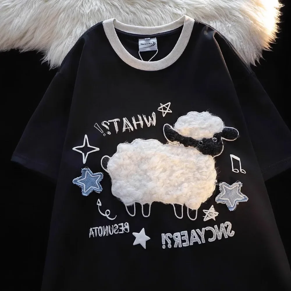 อเมริกา Hip Hop สนุกกราฟิก Tees แกะน่ารักเย็บปักถักร้อยเสื้อยืดสีเทาสีดําผ้าฝ้ายฤดูร้อนเกาหลี Unisex แขนสั้น Y2K Tops