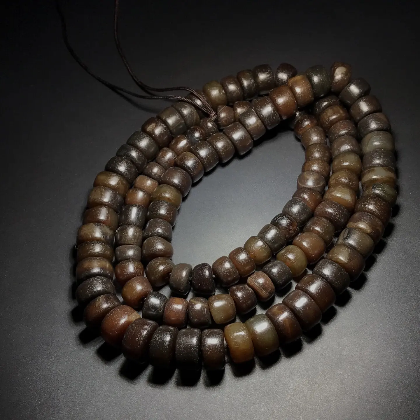 Antique hot-selling old agate pharmacist tablets beads Buddha beads rosary necklace handheld, size: 8 * 15mm * 108 capsules