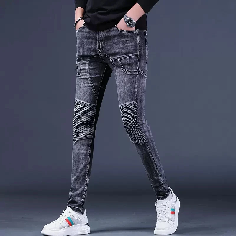 Mężczyźni Biker ciemnoszare jeansy jesienne męskie spodnie Slim Fit proste Streetwear modna, patchworka spodnie jeansowe CP2003