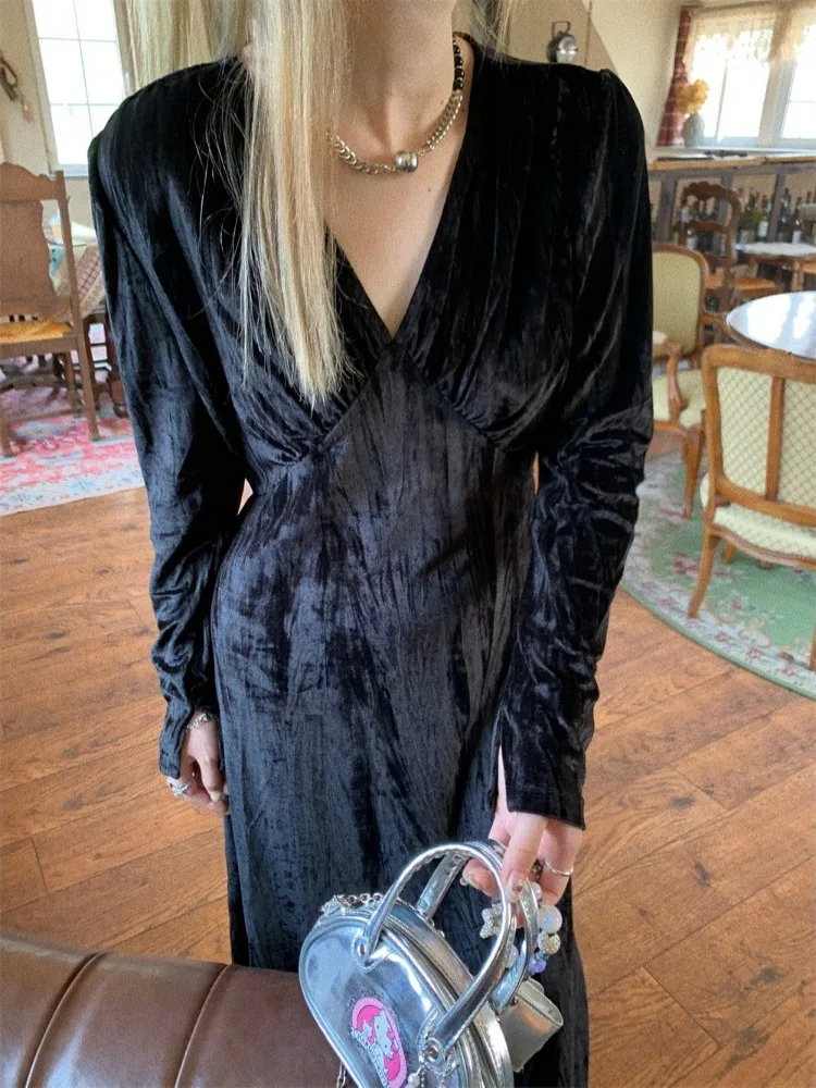 

plus Size Velvet Long Sleeve Dress V-Neck Waist Cinching Slimming Design Knee-Length Black Dress Korean Style Commute Fashion