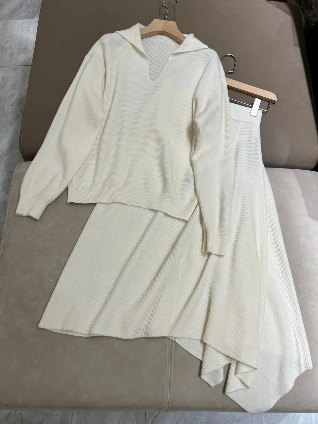 

Luxurious casual pure cashmere knitted skirt suit